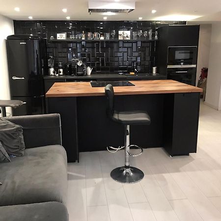 4 You Apartment Budapest Bilik gambar